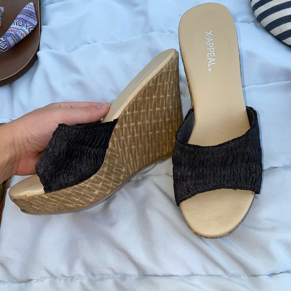 Black smocked strap wedges size 7
